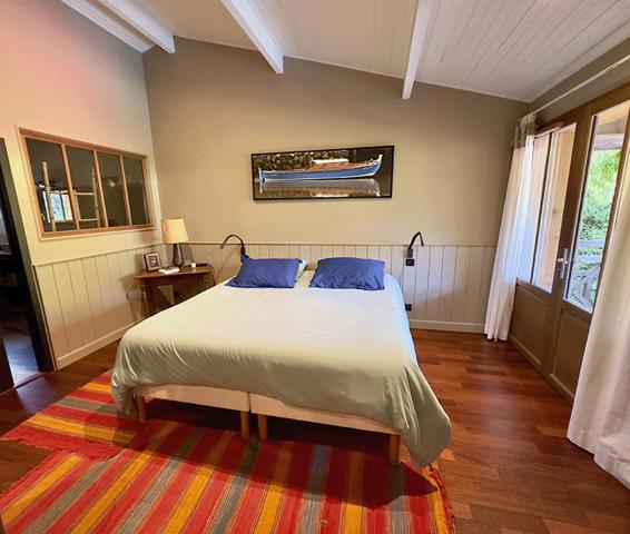 Cap Ferret, Port de la Vigne, ravissante Villa bois « esprit bassin » 145m2 habitable nichée au milieu d’un magnifique jardin paysagé de 1000 m2 avec grande piscine