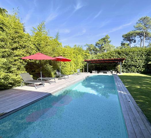 Cap Ferret, Port de la Vigne, ravissante Villa bois « esprit bassin » 145m2 habitable nichée au milieu d’un magnifique jardin paysagé de 1000 m2 avec grande piscine