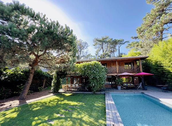 Cap Ferret, Port de la Vigne, ravissante Villa bois « esprit bassin » 145m2 habitable nichée au milieu d’un magnifique jardin paysagé de 1000 m2 avec grande piscine