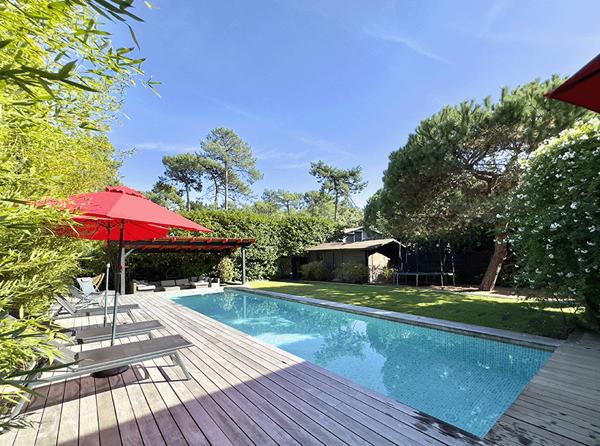 Cap Ferret, Port de la Vigne, ravissante Villa bois « esprit bassin » 145m2 habitable nichée au milieu d’un magnifique jardin paysagé de 1000 m2 avec grande piscine