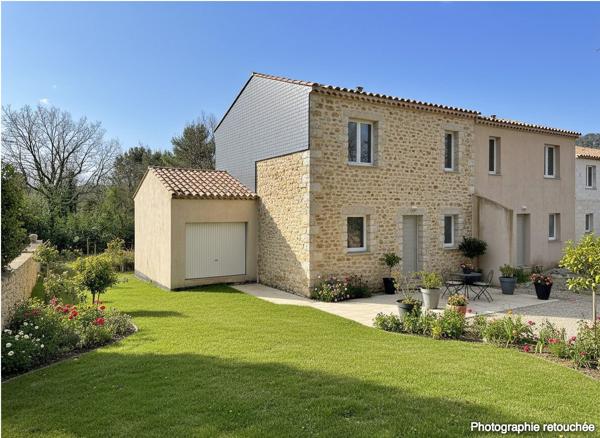 Maison et jardin en pleine nature