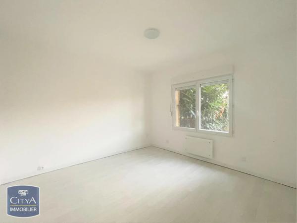 Appartement à louer 2 pièces 49.87m² Coutras (33230)