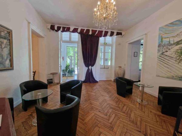 Maison 10 pièce(s) 3 chambre(s) 354 m²