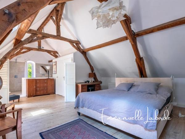 Propriété en pierre avec maison d’amis, piscine et 2,5 hectares LALINDE (24)