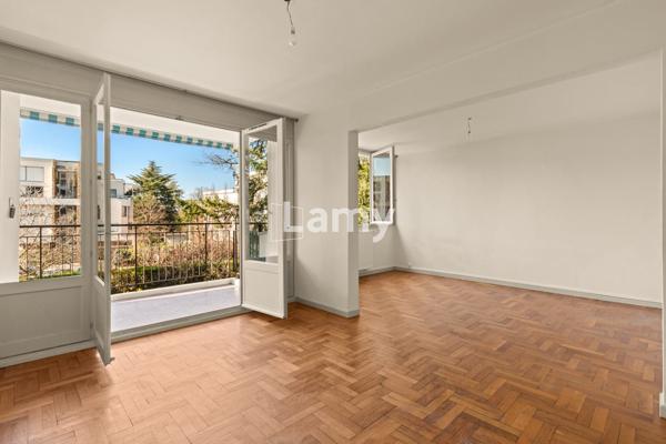 Parking + appartement + annexe