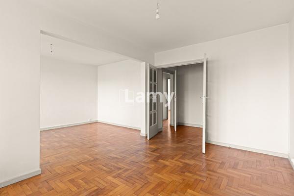 Parking + appartement + annexe