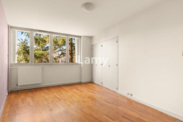 Parking + appartement + annexe