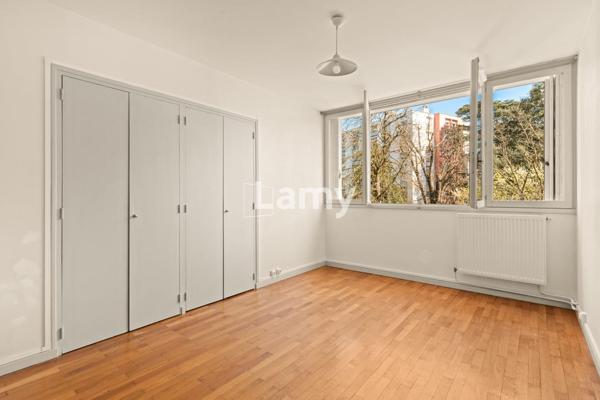 Parking + appartement + annexe