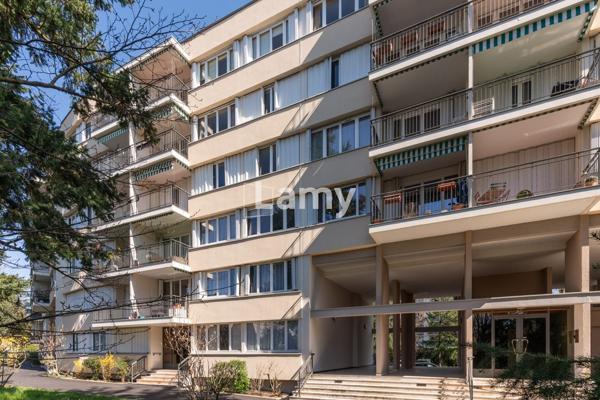 Parking + appartement + annexe