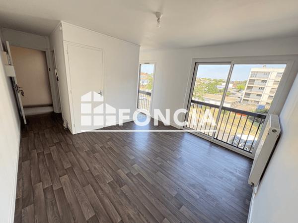 Location Studio 20.26 m² - 41/43 RUE DU GENERAL BORDAS Talence 33400