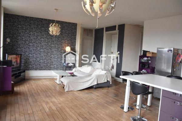 Appartement traversant avec cachet à proximité de toutes les commodités.