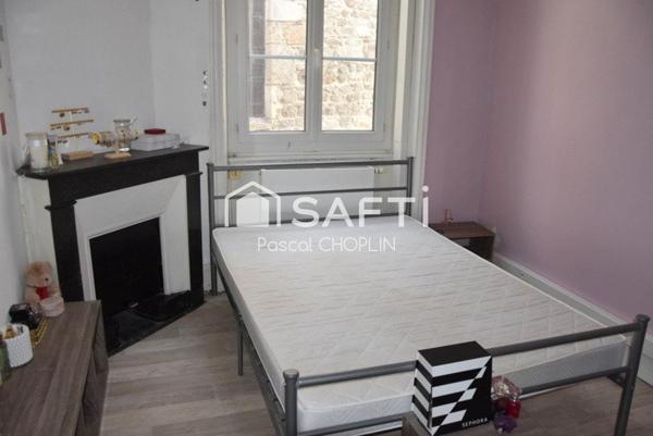 Appartement traversant avec cachet à proximité de toutes les commodités.