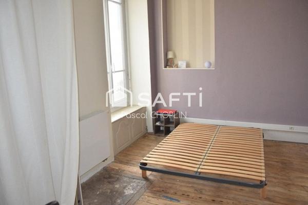 Appartement traversant avec cachet à proximité de toutes les commodités.