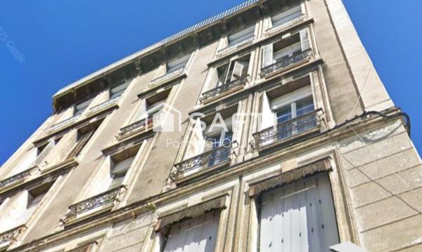 Appartement traversant avec cachet à proximité de toutes les commodités.