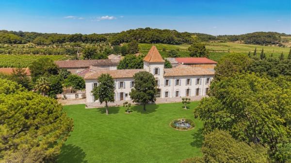 Château XVIIIe restauré en lisière de vignoble ? 3 habitations indépendantes, dépendances et parc paysager Beziers