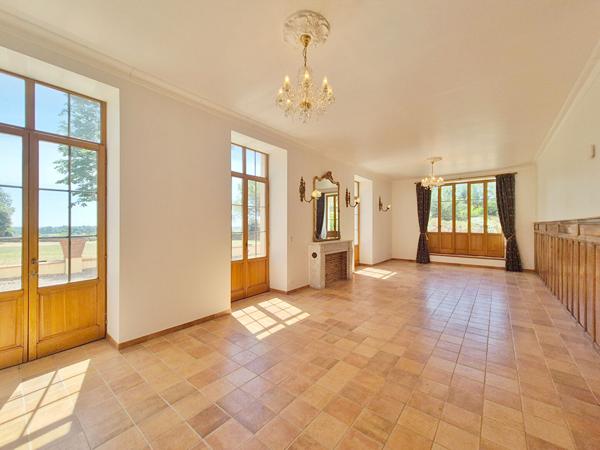 Château XVIIIe restauré en lisière de vignoble ? 3 habitations indépendantes, dépendances et parc paysager Beziers