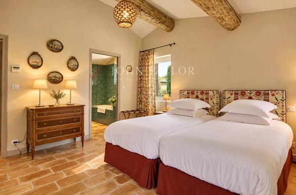 MAISON DE VILLAGE - AU COEUR D'EYGALIÈRES