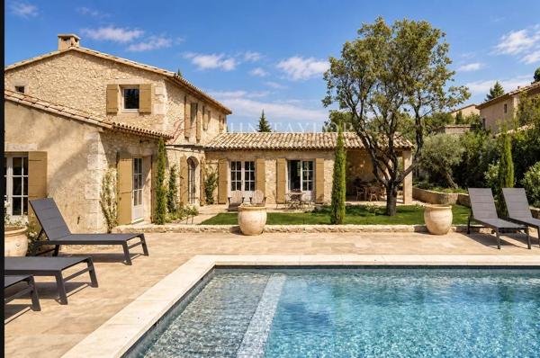 MAISON DE VILLAGE - AU COEUR D'EYGALIÈRES