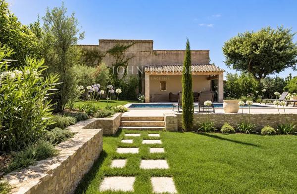 MAISON DE VILLAGE - AU COEUR D'EYGALIÈRES