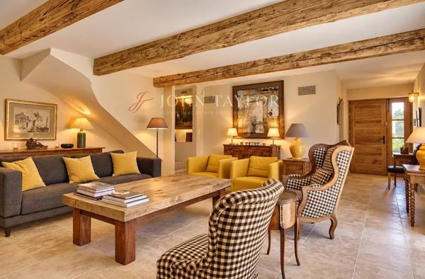 MAISON DE VILLAGE - AU COEUR D'EYGALIÈRES