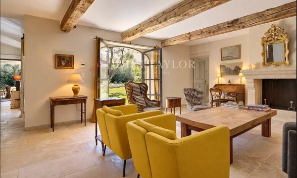 MAISON DE VILLAGE - AU COEUR D'EYGALIÈRES