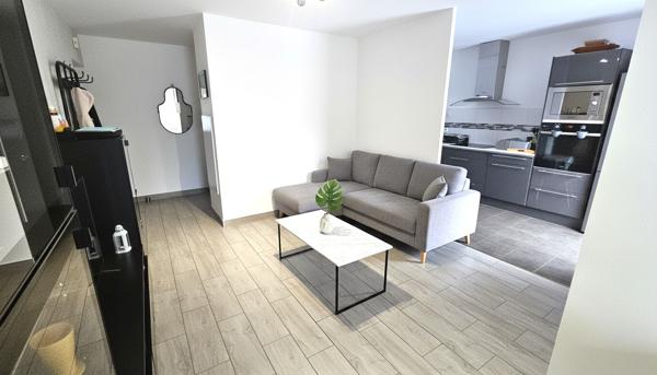 Trappes / Duplex récent de 96 m2 / 3 chambres + 2 parkings