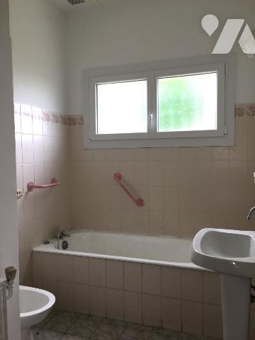 PAVILLON DE PLAIN PIED EN BON ETAT AVEC GARAGE ET JARDIN, proche commerces