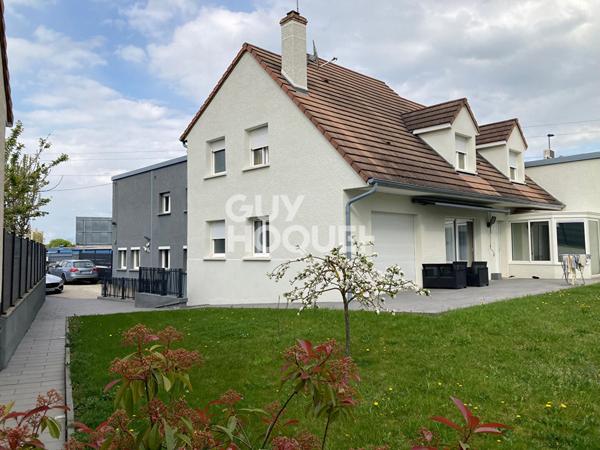 LOCAL PRO AVEC HABITATION CHENOVE 550 M2