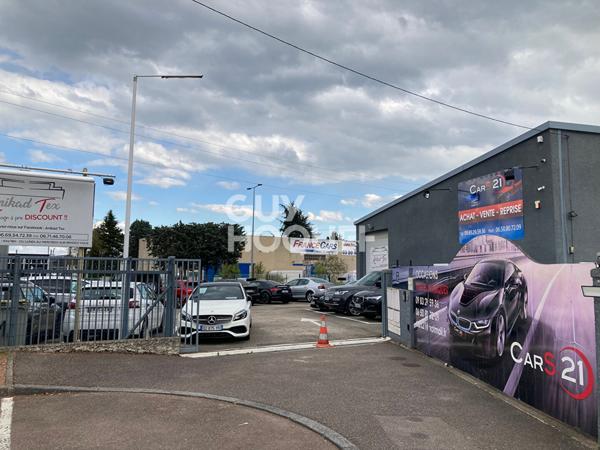 LOCAL PRO AVEC HABITATION CHENOVE 550 M2