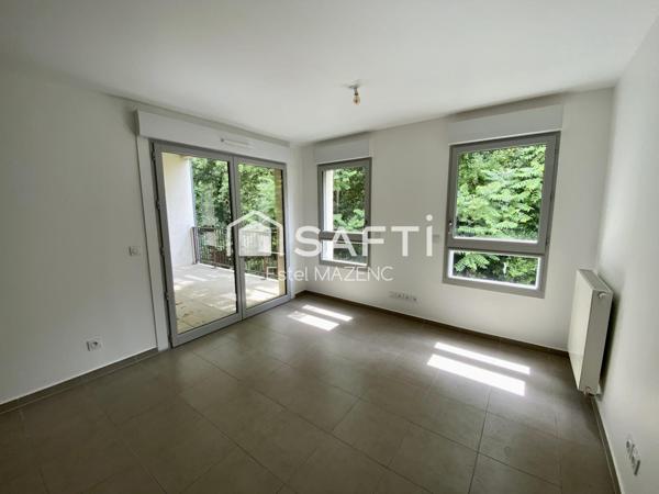 T2 sans vis à vis, vue sur le parc du chateau