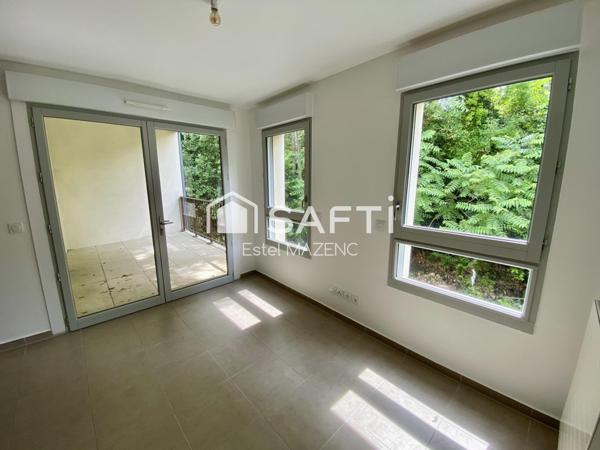 T2 sans vis à vis, vue sur le parc du chateau