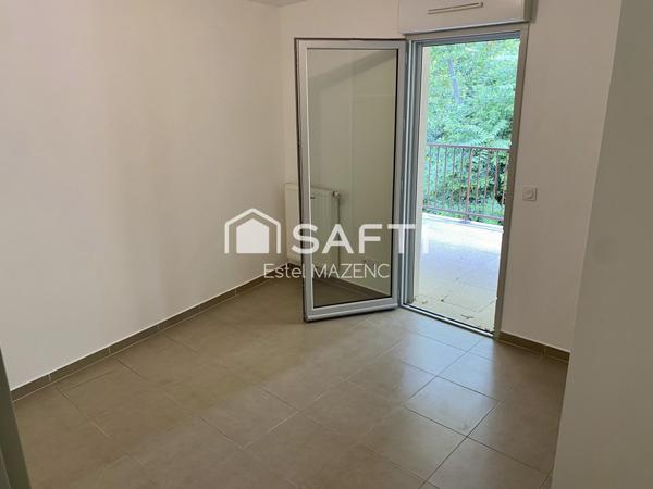 T2 sans vis à vis, vue sur le parc du chateau