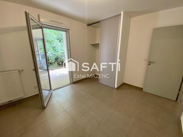 T2 sans vis à vis, vue sur le parc du chateau