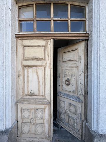 Ségur (12290) Ségur en Aveyron. Magnifique propriété de caractère avec jardin en centre village.