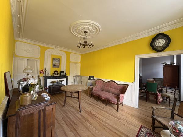 Ségur (12290) Ségur en Aveyron. Magnifique propriété de caractère avec jardin en centre village.