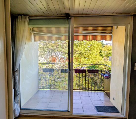 Maison de ville atypique avec balcon et terrasse