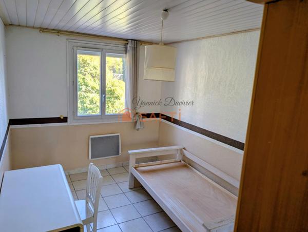 Maison de ville atypique avec balcon et terrasse