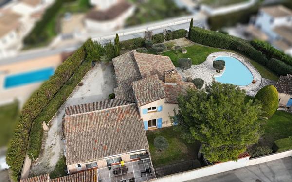 Maison à vendre    6 pièces • 256 m2 Marignane