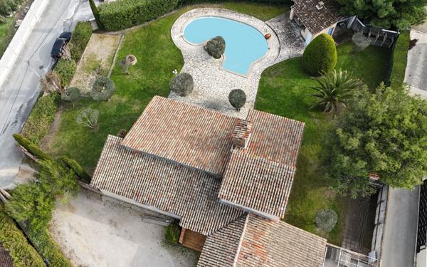 Maison à vendre    6 pièces • 256 m2 Marignane