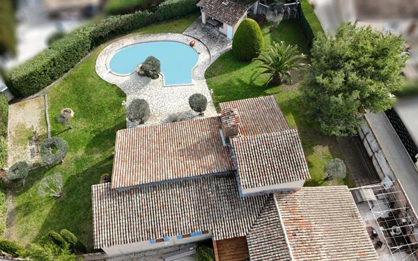 Maison à vendre    6 pièces • 256 m2 Marignane