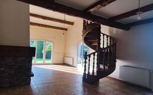 Maison à vendre    6 pièces • 256 m2 Marignane