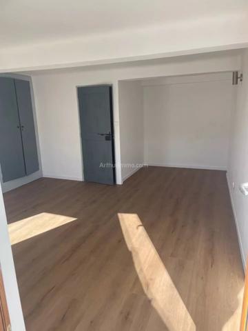 Location Maison de village 3 pièces 89 m2 à Mézel