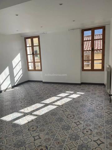 Location Maison de village 3 pièces 89 m2 à Mézel