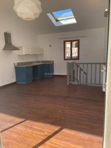 Location Maison de village 3 pièces 89 m2 à Mézel