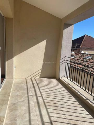 Location Maison de village 3 pièces 89 m2 à Mézel