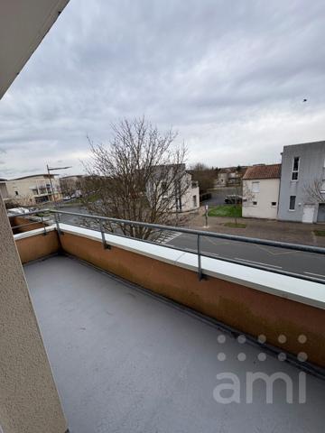 POITIERS, appartement de type 2 avec balcon et parking