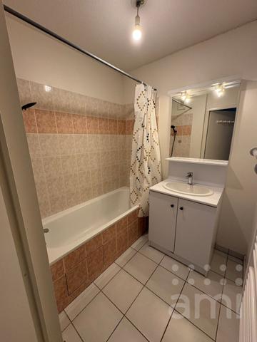 POITIERS, appartement de type 2 avec balcon et parking