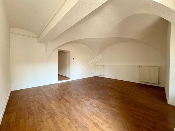 Appartement  3 pièces en plein coeur de Coligny avec cave et box en supplément