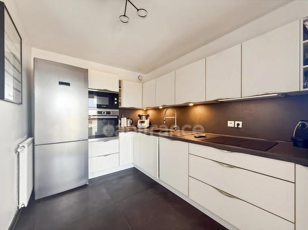 Appartement-terrasse à vendre 5 pièces PRÉVESSIN MOENS (01) - 105m2 - piscine, parking et box fermé
