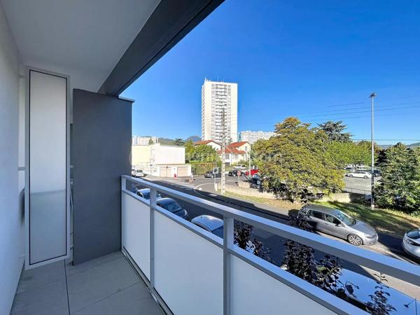 Location                                                      Appartement
                        
                     1 pièces                      17 m2                     à Clermont-Ferrand